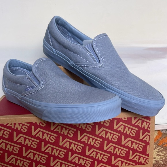Van’s WMNS Classic Slip-On
Pastel Mono Dusty Blue
VN000CT5DSB
Sneakers - Picture 7 of 16